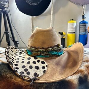 NWT Unique Spotted Cowhide Cowgirl Hat !